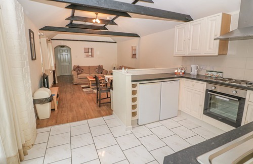 Louth Cottage | PEARDROP COTTAGE, pet friendly, with a garden in Saltfleetby