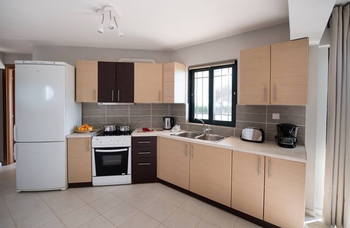 Spanokhorion Apartment | Pearl Apartment with communal pool and sea view