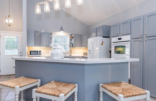 Henrico House | Pearl of the Lake on Lake Gaston! Quiet cove with beauitful views