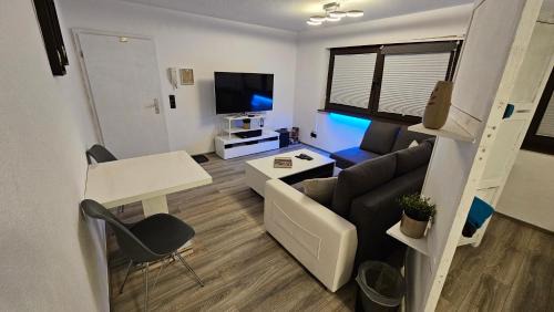 Waldstadt Feldlage Apartment | Pearl Suite - Self Check-In, Free Parking