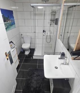 Waldstadt Feldlage Apartment | Pearl Suite - Self Check-In, Free Parking