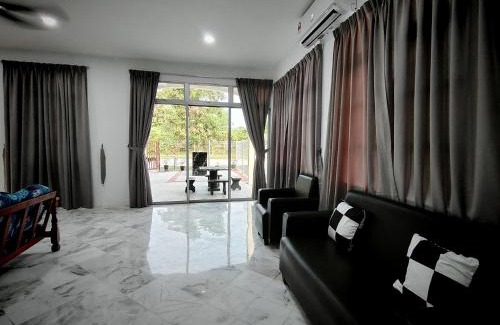 Si Rusa Villa | Pearl Villa Homestay Unit 17