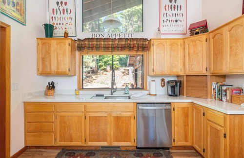 Arnold Cabin | PEBBLE BEACH CLUB - ACCESS TO SNOWFLAKE LODGE AND COUNTRY CLUB