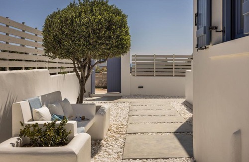 Aliki House | Pebble Summer House