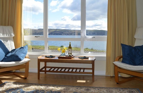 Strone House | Pebbles Shore, sea front location, disabled friendly, pets welcome