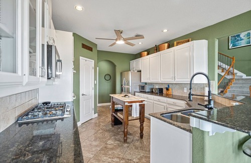Point Venture House | Peckham Point 5 Bd Lake View Retreat w Heated Pool