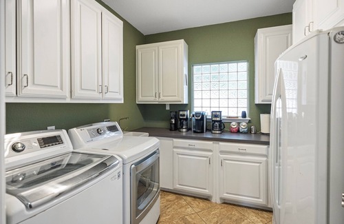 Point Venture House | Peckham Point 5 Bd Lake View Retreat w Heated Pool