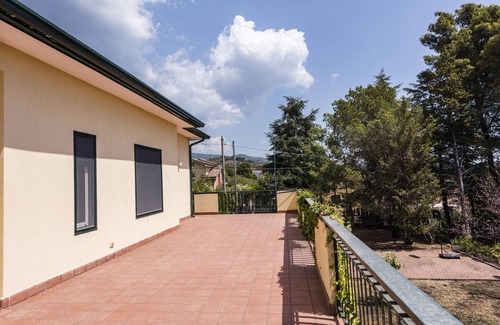 Pedara House | Pedara Escape with Garden by Wonderful Italy