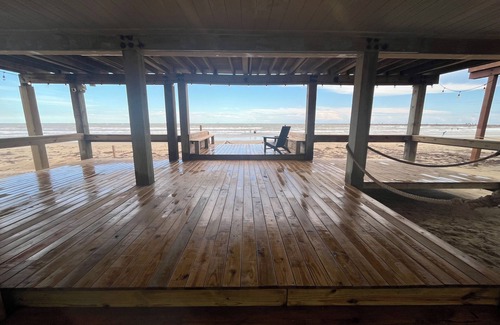 Surfside Beach House | Pedestrian Beach Front 3- bedroom house in Surfside Beach