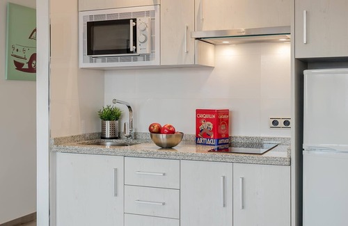 Las Acacias Apartment | Pedregalejo, new apartment facing the sea