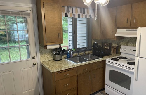 Lebanon House | Peek-A-Boo View, Amston Lake