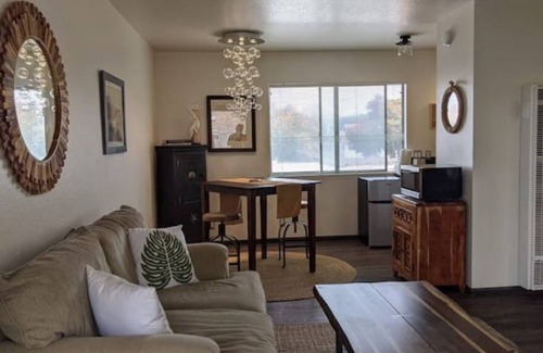 Morro Bay Apartment | PEEK BAY/OCEAN VIEWS! WALK TO ALL!-500 sq.ft. King bed, full bath, Dog Friendly!