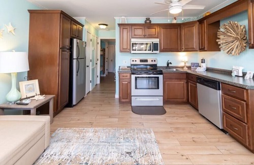 Folly Field Villa | Peek of the ocean King size bed just Steps from the Beach