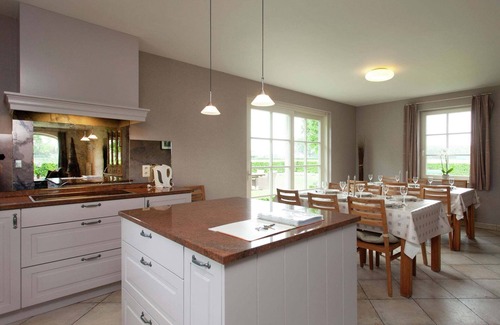 Peer Villa | Peer Villa with Garden
