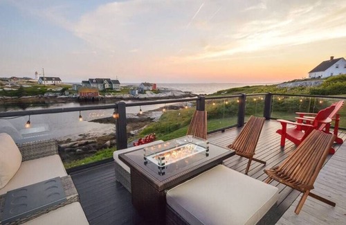 Peggy's Cove House | Peggy's Cove - Modern Home with Lighthouse View