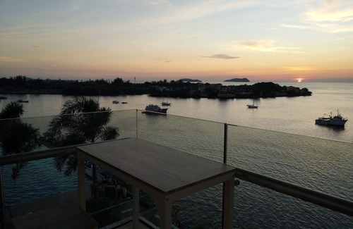 Kampung Air Apartment | Pelagos Suites. Sunset Seaview with infinity pools 4B3R LUXURY 10PAX