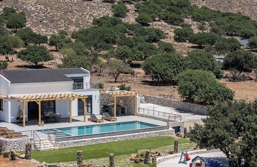 Frangokastellon Villa | Pelagria Villa, a Sun-Kissed Path to the Beach