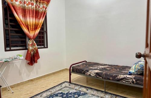 Serom House | Pelangi Highway Homestay Merah, A1