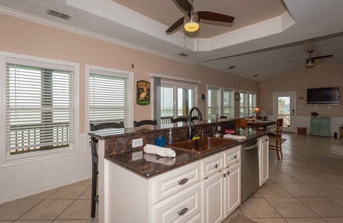 Rockport House | Pelican Point | Pet Friendly, Bay View + Pier!