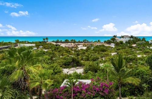 Grace Bay House | Pelican's Nest #2 · 3 Bed Villa