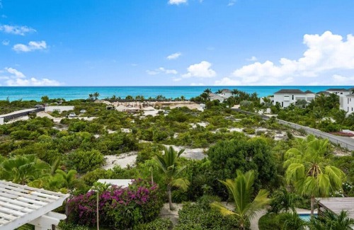 Grace Bay House | Pelican's Nest #2 · 3 Bed Villa