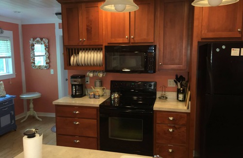 St. Marys Apartment | Pelican's Perch, located in Historic Downtown St.Marys GA. 1 bed room/1 bath