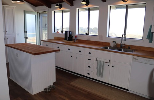 Manchester House | PELICAN VIEW WITH A SENSATIONAL 180 DEGREE OCEAN VIEW, LARGE EXPANSIVE DECK