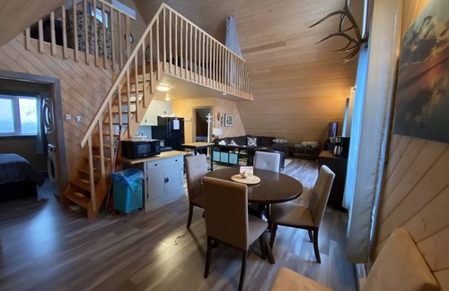 Belmont Cabin | PELICANS NEST Family or couples get away with hot tub on the water