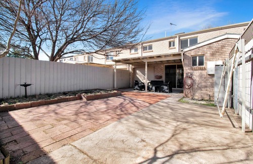 Wagga Wagga House | Pembroke - CBD, Elegant & Character Filled Stay