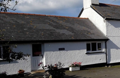 Llanon Cottage | Pen y Banc,peaceful & relaxing, coastal walks, beaches, near Aberaeron/New Quay