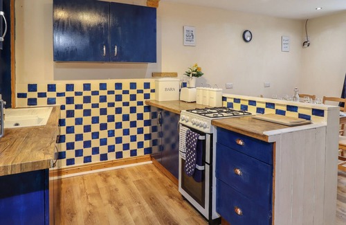 Manod House | PEN Y GARTH, pet friendly, with open fire in Blaenau Ffestiniog