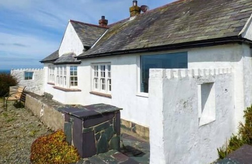 Cylch-Y-Garn House | PENFOR, pet friendly, character holiday cottage in Church Bay