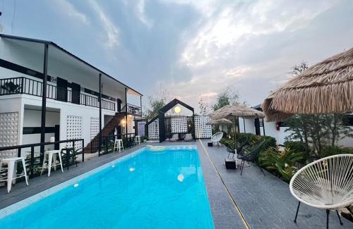 Ratchaburi Hotel | Penguin Villa Resort & Bistro