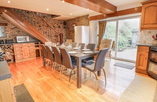 Llangynog Cottage | PENGWERN, family friendly, with hot tub in Llangynog