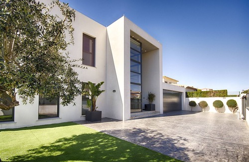 Empuriabrava Villa | PENI LUJOSA CASA CANAL PENI,4ha, PISCINA, AMARRE 25m,WIFI
