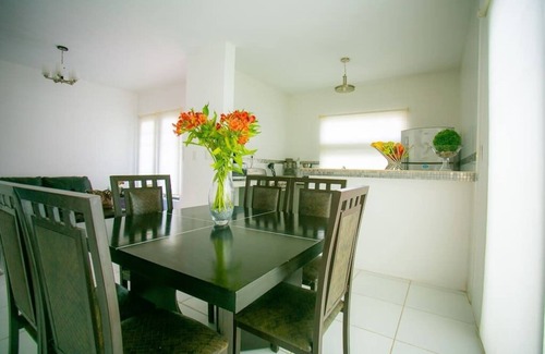 Chetumal House | PENINSULA STAYS 2 BR House @ Gated Community 24/7 Security