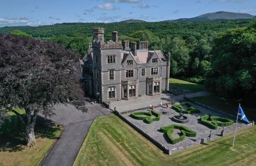Newton Stewart Cottage | Penninghame Tower - an apartment that sleeps 8 guests in 4 bedrooms