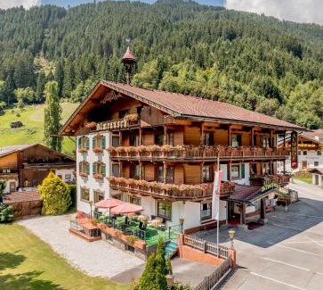 Neustift Im Stubaital Hotel | Pension Almrausch