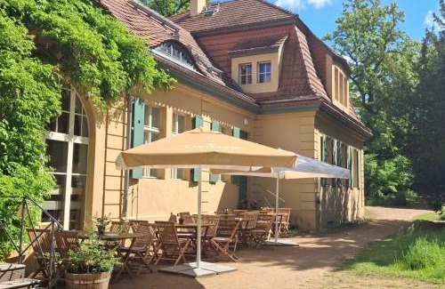 Osterburg Bed & Breakfast | Pension - Kavaliershaus Krumke