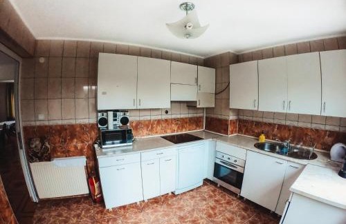 Covasna House | Pensiunea Apolka Panzió