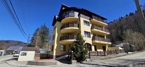 Busteni House | Pensiunea Clasic