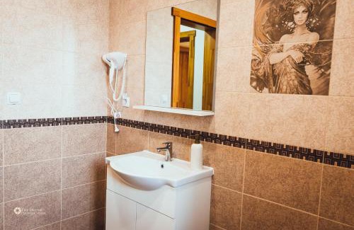 Sauca Hotel | Pensiunea Colt de Rai Cean