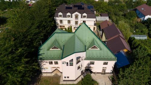 Nord-Est House | Pensiunea Crystal