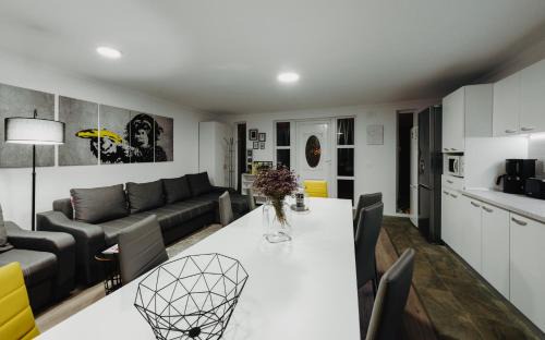 Turda House | Pensiunea Karla