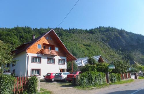 Scarisoara House | Pensiunea Piatra Mandrutului
