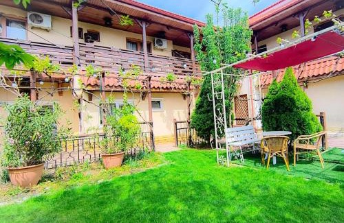 Douazeci si Trei August Hotel | Pensiunea Roșu Litoral