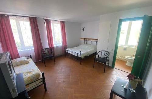 Banesti House | Pensiunea Sub Stejari Bănești ! Self Service ! Self Check-in!