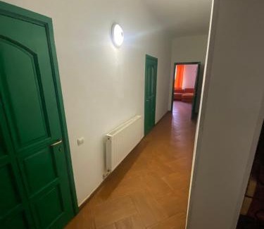 Banesti House | Pensiunea Sub Stejari Bănești ! Self Service ! Self Check-in!