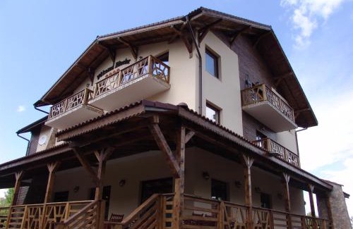 Cristian House | Pensiunea Valceaua Zanelor