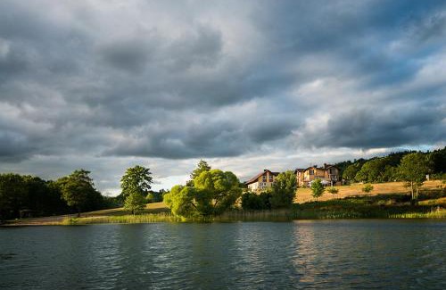 Brodnica Dolna Resort | Pensjonat nad jeziorem Lakeside